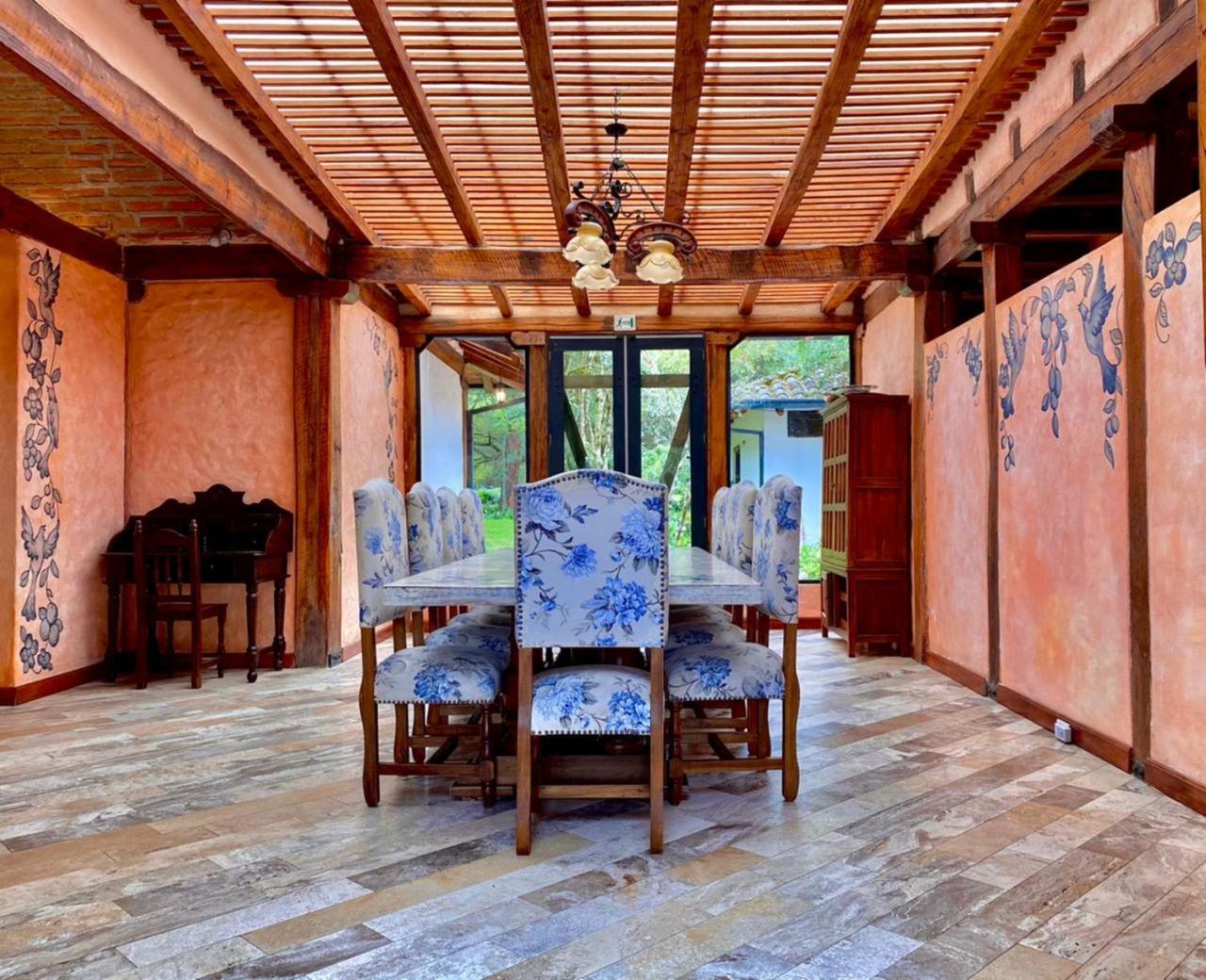 Bed and Breakfast Hacienda San Juan De La Vega Отавало Экстерьер фото